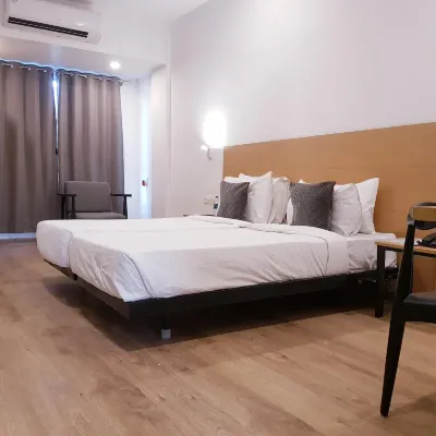 Hotel Samrat Các khách sạn gần Đồi Pali