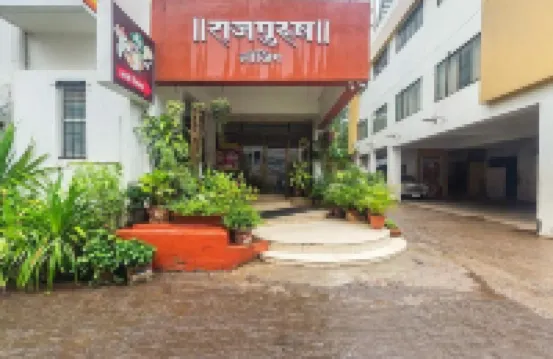 拉傑普魯什飯店