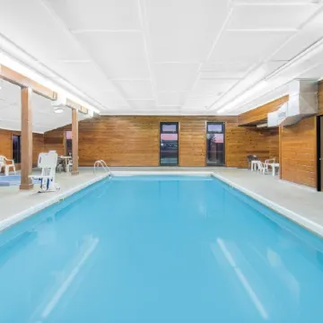 Super 8 by Wyndham Watertown