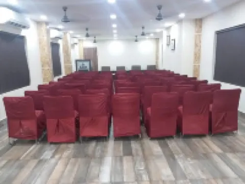 Hotel Adish โรงแรมในCuttack