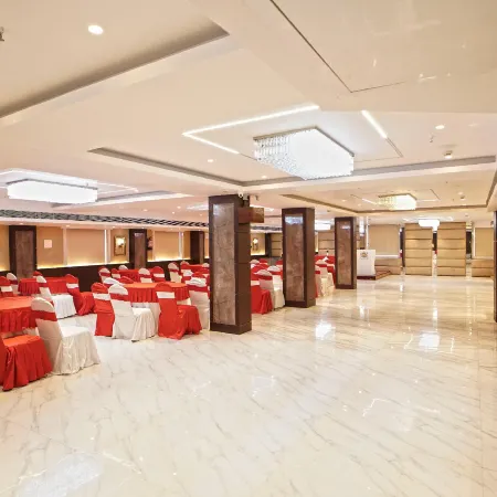 Hotel Ekta International !! 300 MTS from Baba Baidyanath Dham Temple !!