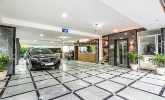 FabHotel RR Grand - Next to Trendset Mall