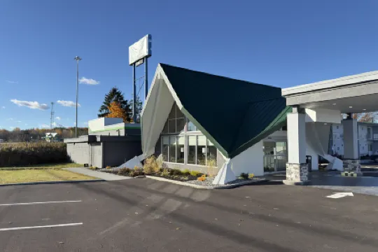 Wingate by Wyndham Geneva at Spire Academy