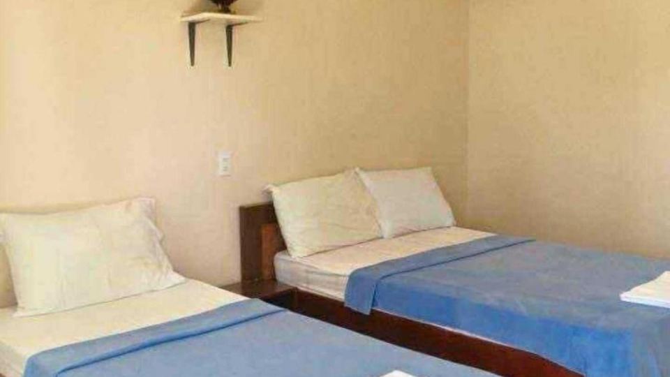 OYO 1166 Hotel Wooden Crib