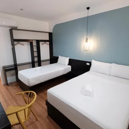 Beds & Friends Hostel Mactan with Pool and Bar