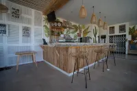 Luminor Hotel Banyuwangi Yos Sudarso โดย WH - ที่มีบาร์