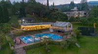 Lembang Asri Resor - piscina
