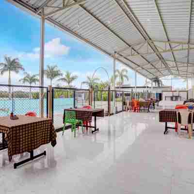 Super Townhouse Oak Rising Water Park Dharwad Formerly Rising Resorts and Spa Dining/Meeting Rooms
