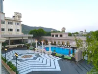 KK Royal Hotel & Convention Centre - Pools