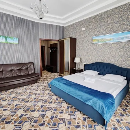 Астра Отели рядом с достопримечательностью «Выставочный зал»