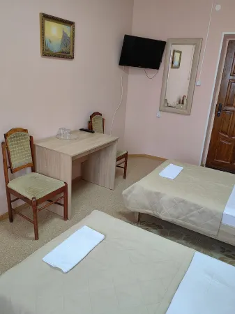 Мини-Отель Отели рядом с достопримечательностью «Ледовый дворец "Ковровец", музей мототехники Льва Пестова.»