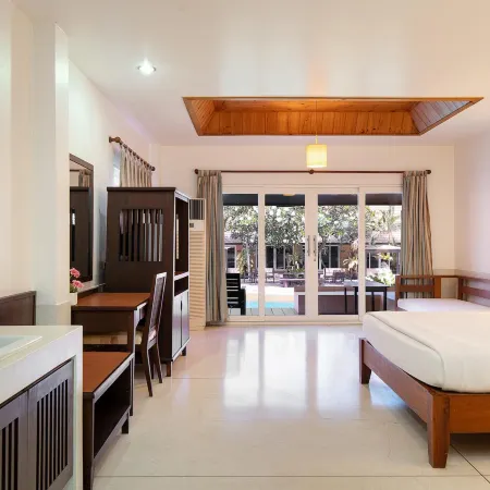 East Sea Paradise Hotel Отели рядом с достопримечательностью «Круг дельфинов»