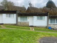 Villa Sleeps 4 with Free Parking Hotels in 