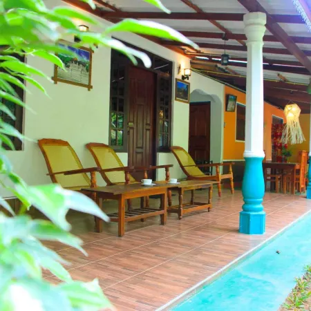 Senura Home Stay