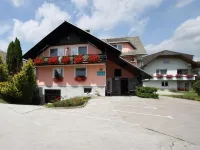 Rooms & Apartments Jana Hotels in Kranj