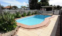 Harvest Lodge Motel - Gunnedah - parking