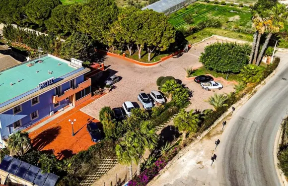 瑙蒂科波扎洛酒店