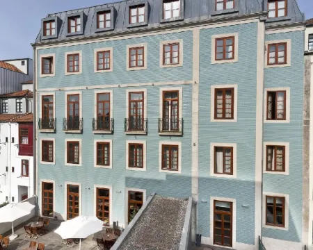 Eurostars Das Artes Hotels near Igreja dos Carmelitas