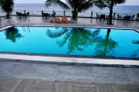 Sinclairs Bayview - Beach