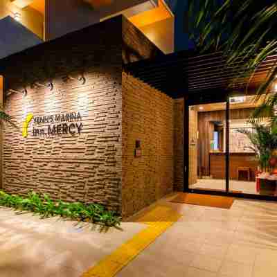 Yenns Marina Inn Mercy Hotel Exterior