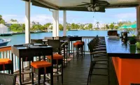 Sandyport Beach Resort - Quầy bar