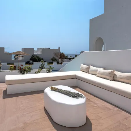 Voca Hotel & Suites Отели рядом с достопримечательностью «Пляж Монолитос»