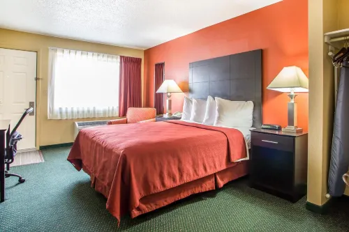 Quality Inn Morton at I-74 Hotels in Elm Grove Township