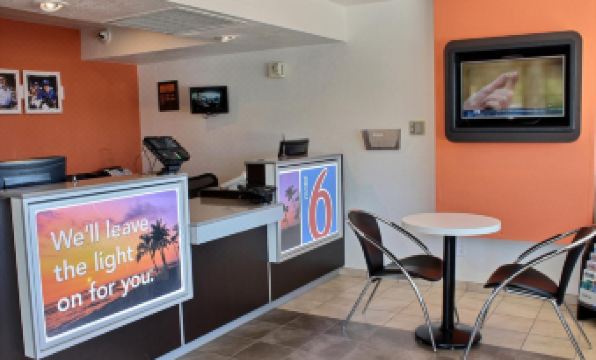 Motel 6 Coalinga, CA - East