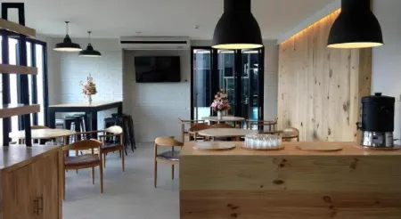 Easy Hotel Отели рядом с достопримечательностью «Sun Watthanatham Changwat Lamphun Rongrian Suan Bun Yo Patham»