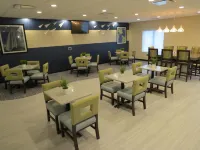 Spark by Hilton Erie - breakfast