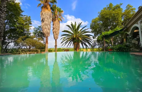 山丘與河谷住宿酒店