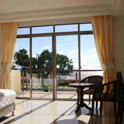 Emerald Hotel & Restaurant Rooms