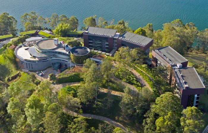 The Brown, Guatape, Autograph Collection