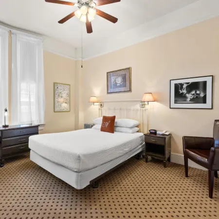 The Andrews Hotel Отели рядом с достопримечательностью «Мост Золотые ворота»