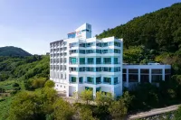 Namhae Season Hotel - Kitchens