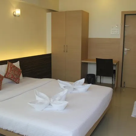 Hotel Saiprasad Solapur Pure Veg Hotel