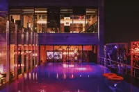 Radisson Lucknow City Center - สระว่ายน้ำบนดาดฟ้า
