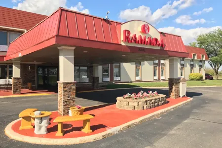 Ramada by Wyndham Albert Lea