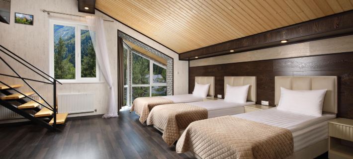 Mirros Subay Hotel Dombay ドンバイのホテル