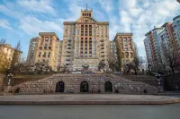Central Dayflat Apartments Hotel dekat Bravo Kyiv Drama Theatre