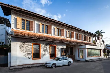 Presidency Artotel Fort Kochi Отели рядом с достопримечательностью «Керала Хай Корт»