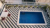 Hotel Naren Villa - Rooftop Pools