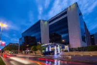 Hotel Atrium Hotel dekat Let Me Pass (Pusti me da prodjem) Street