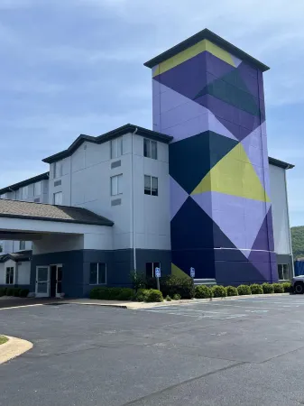 Spark by Hilton Lynchburg - University Area & Hwy 460 Отели рядом с достопримечательностью «Академи Сентер оф Артс»