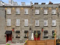 Le Clos Saint-Louis Hotels near La Citadelle