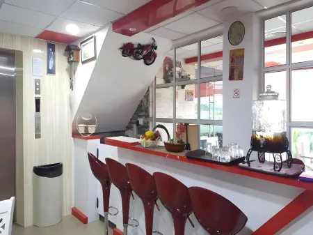 Motel Fyna Отели рядом с достопримечательностью «Galeri Seni Piring Hitam»