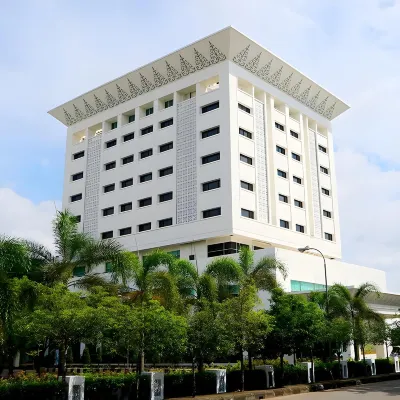 Grand Mahkota Hotel Pontianak โรงแรมใกล้กาปูอัสสแควร์