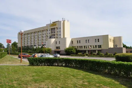 Отель Турист Бобруйск Отели рядом с достопримечательностью «Здание центральной библиотеки»