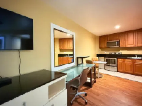 เรดอนโด บีช อินน์ โรงแรมในกาดินา