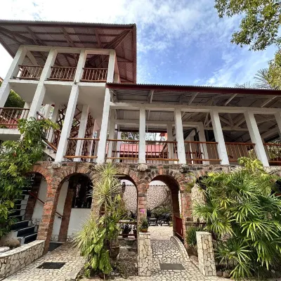 Mangga Lodge Hotels near Bara Beach, Bulukumba